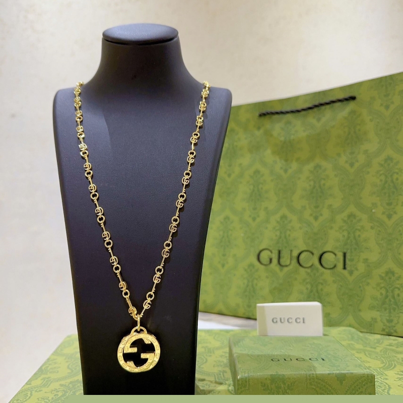 G*u*i necklaces